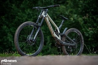 Das Canyon Sender CFR Mullet LTD in Größe L kommt auf 493 mm Reach und ist damit nur 7 mm kürzer als das Torque:ON.