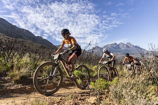 Einmal mehr blieben das Ghost Factory Racing-Team und das Cannondale Factory Racing-Team bis kurz vor dem Ziel eng zusammen.