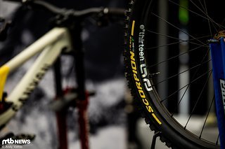 Spannend geht es bei einigen e*thirteen-gesponserten Teams wie hier dem Canyon Pirelli-Team zur Sache.