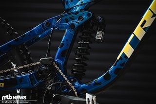 Am Heck ist am Bike des Flying Scotsman ein RockShox Coil-Dämpfer verbaut