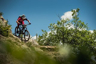 Max liebt das Fahren auf unbekanntem Terrain Max liebt das Fahren auf unbekanntem Terrain