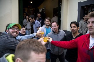 Zeit für die nächste Runde Poncha mit der Crew. Zeit für die nächste Runde Poncha mit der Crew.