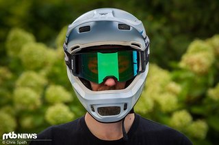 Großer Helm für große Brillen: Am POC Coron hatten wir mit der Oakley Front Line MX kein Problem