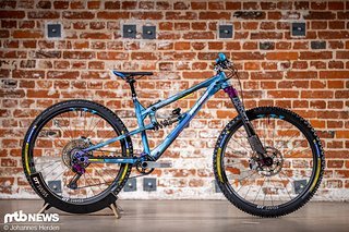 Björn Aeschlimann von Dead Rabbit ist mit dem Enduro SE2929 zu den Craft Bike Days angereist Björn Aeschlimann von Dead Rabbit ist mit dem Enduro SE2929 zu den Craft Bike Days angereist