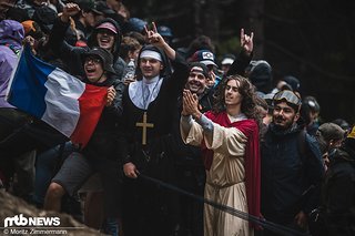 Jesus höchstpersönlich wollte sich das Spektakel in Les Gets selbstverständlich nicht entgehen lassen