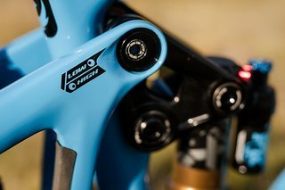 Der Flipchip an den Sitzstreben ist eine Möglichkeit, sich das Switchblade an seine Bedürfnisse und Hometrails anzupassen.