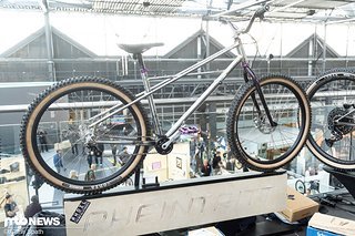 Dieser Speed Klunker hört auf den Namen Lovechild und setzt auf eine Hammerschmidt Kurbel.