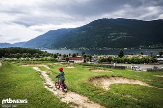 Hier befindet sich auch ein kleiner Kids-Parcours. Hier befindet sich auch ein kleiner Kids-Parcours.
