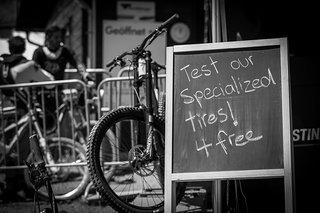 Am Specialized Stand kann man kostenlos einen Satz Reifen abstauben
