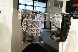 Kern des Systems sind die umlaufenden Bänder