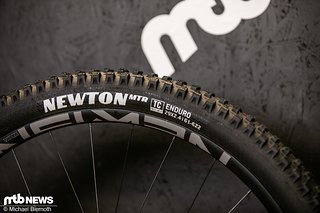 Der Goodyear Newton MTR Hinterradreifen kommt in drei Karkassen und zwei Gummimischungen ebenfalls ab 60 € (UVP). Der Goodyear Newton MTR Hinterradreifen kommt in drei Karkassen und zwei Gummimischungen ebenfalls ab 60 € (UVP).