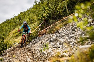 Im Training fühlt sich Caro ziemlich energielos. Wegen eines Zahninfekts musste sie die Tage zuvor Antibiotika nehmen, wodurch sie sich ziemlich schlapp fühlte. Die Nummer am Lenker hat dann aber wohl geholfen, darüber einfach hinwegzusehen.
