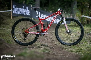 Mit diesem Bike greift Nino Schurter am Samstag an, um sich den siebten Weltmeistertitel seiner Karriere zu sichern Mit diesem Bike greift Nino Schurter am Samstag an, um sich den siebten Weltmeistertitel seiner Karriere zu sichern
