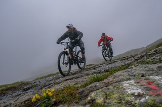 Trotz gefühltem Dauerregen hatten die Felsplatten guten Halt. Trotz gefühltem Dauerregen hatten die Felsplatten guten Halt.