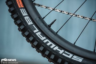 Wie bei Trek üblich finden sich am Slash zahlreiche Anbauteile von Bontrager Wie bei Trek üblich finden sich am Slash zahlreiche Anbauteile von Bontrager