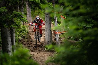 Vaea Verbeeck lässt es beim Downhill krachen Vaea Verbeeck lässt es beim Downhill krachen