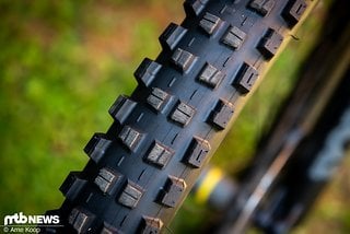 Der Maxxis Highroller III lässt sich Maxxis typisch ausgezeichnet montieren und springt auch ohne Kompressor direkt zuverlässig ins Flegenbett