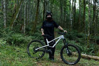Ace Hayden mit seinem Arbeitsgerät Ace Hayden mit seinem Arbeitsgerät