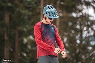 Rücken und Ärmel des Altitude Longsleeve sind von guter Länge