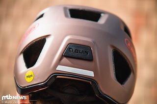 Das hauseigene Crashsensor-System Quin – hier werden Unfalldaten und Standort im Falle des Falles übermittelt. Das hauseigene Crashsensor-System Quin – hier werden Unfalldaten und Standort im Falle des Falles übermittelt.