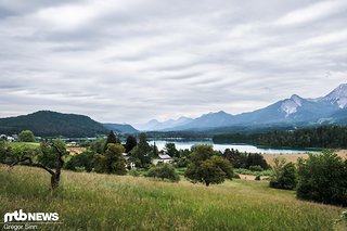 Blick vom Nordende auf den Faaker See. Blick vom Nordende auf den Faaker See.