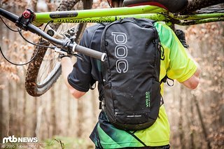 Fahrrad tragen? Mit dem POC VPD 2.0 Spine Pack 16 kein Problem Fahrrad tragen? Mit dem POC VPD 2.0 Spine Pack 16 kein Problem