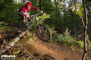 Wer in der Lage ist, das Rad aktiv zu beherrschen, wird mit guten Fahreigenschaften und einer Top-Balance belohnt. Wer in der Lage ist, das Rad aktiv zu beherrschen, wird mit guten Fahreigenschaften und einer Top-Balance belohnt.