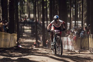 Emily Batty überraschte in Nove Mesto nach einem bisher weniger erfolgreichen Saisonverlauf und landete auf dem vierten Rang
