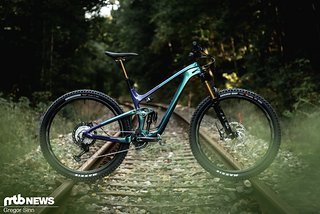 Sieht schon im Stand schnell aus, aber fährt es auch auf dem Trail wie auf Schienen gen Tal? Sieht schon im Stand schnell aus, aber fährt es auch auf dem Trail wie auf Schienen gen Tal?
