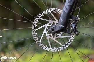 Zudem fährt mein Kollege Hannes die Scheiben seit einiger Zeit an seinem Trail-Bike mit SRAM G2-Bremsanlage und E-Bike-Belägen von Galfer.