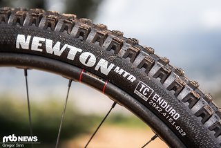 An jedem Bike haben wir Goodyear Newton-Reifen mit Enduro-Karkasse verbaut An jedem Bike haben wir Goodyear Newton-Reifen mit Enduro-Karkasse verbaut