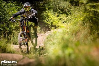 Ganz schön viel Fahrrad: Das Pivot Phoenix DH ist ein waschechtes Racebike für die härtesten Rennstrecken der Welt Ganz schön viel Fahrrad: Das Pivot Phoenix DH ist ein waschechtes Racebike für die härtesten Rennstrecken der Welt