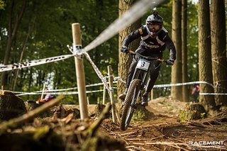 Phil Atwill konnte sich den Sieg beim ersten Lauf des iXS Downhill Cups 2023 sichern. Phil Atwill konnte sich den Sieg beim ersten Lauf des iXS Downhill Cups 2023 sichern.