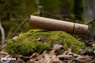 Die BikeYoke Revive Three wird in einer schicken Pappverpackung geliefert.