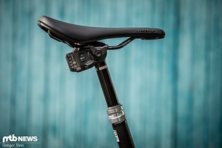 Der vierte von vier Akkus sitzt an der RockShox Reverb AXS-Variostütze. Der vierte von vier Akkus sitzt an der RockShox Reverb AXS-Variostütze.