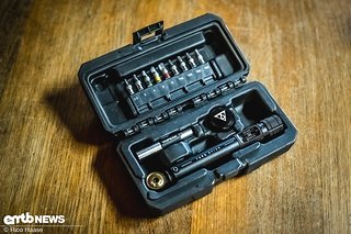 Der Topeak Torq Stick Pro ist eine Mini-Werkstatt für die Hosentasche.