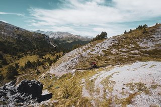 Gemeinsam betreiben die Gehrig Twins ein Hotel in Flims. In der FLEM Lodge treffen sich Biker und Skifahrer bei gutem Essen und bestem Kaffee. Gemeinsam betreiben die Gehrig Twins ein Hotel in Flims. In der FLEM Lodge treffen sich Biker und Skifahrer bei gutem Essen und bestem Kaffee.