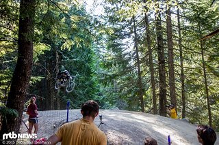 Wer schnell sein wollte musste die Sprünge wegdrücken um nicht zu weit zu fliegen Wer schnell sein wollte musste die Sprünge wegdrücken um nicht zu weit zu fliegen