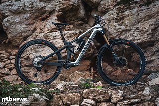 Das Canyon Strive ist ein reinrassiges Enduro-Race-Bike und begeistert mit viel Speed und Kontrolle Das Canyon Strive ist ein reinrassiges Enduro-Race-Bike und begeistert mit viel Speed und Kontrolle