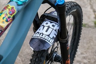 Die machen euch Druck: Unleazhed-Mudguard mit MTB-News Custom Design.