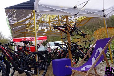 Der regionale Händler Herobikes aus Roth stellte eine feine Auswahl seines ansonsten riesigen Sortiments aus Der regionale Händler Herobikes aus Roth stellte eine feine Auswahl seines ansonsten riesigen Sortiments aus
