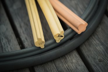 Angefangen hat die Entwicklung zu Experimentierzwecken mit einer klassischen Pool-Noodle Angefangen hat die Entwicklung zu Experimentierzwecken mit einer klassischen Pool-Noodle