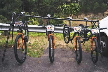 Unsere neuen Bulls Wilde Egde 2020 Prototypen sind bereit für den Kampf um den Sieg beim Cape Epic 2019. Unsere neuen Bulls Wilde Egde 2020 Prototypen sind bereit für den Kampf um den Sieg beim Cape Epic 2019.