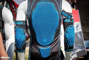 Das Bliss COMP LD Tank Top bietet einen flexiblen Rückenprotektoren und wird direkt auf der Haut unter dem Jersey getragen Das Bliss COMP LD Tank Top bietet einen flexiblen Rückenprotektoren und wird direkt auf der Haut unter dem Jersey getragen