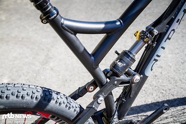 An allen Durango-BIkes kommen Enduro-Bearings zum Einsatz - zusätzlich werden Messingeinsätze verbaut, durch die Selbstschmierung von Messing sollen die Hinterbauten dadurch quietschfrei sein. An allen Durango-BIkes kommen Enduro-Bearings zum Einsatz - zusätzlich werden Messingeinsätze verbaut, durch die Selbstschmierung von Messing sollen die Hinterbauten dadurch quietschfrei sein.