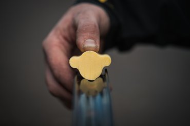 Ungewöhnlich ist die Form des Nukeproof ARD: Die beiden kleinen Flügel an der Seite des Haupt-Inserts sollen den Schutz besonders effektiv machen Ungewöhnlich ist die Form des Nukeproof ARD: Die beiden kleinen Flügel an der Seite des Haupt-Inserts sollen den Schutz besonders effektiv machen