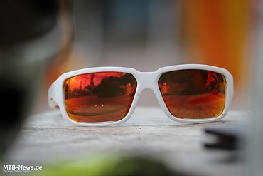 Blick auf das Wesentliche: Die Filter sind groß genug, um genügend Sicht zu bieten und klein genug, um nicht gleich wie ein Insekt auszusehen. Blick auf das Wesentliche: Die Filter sind groß genug, um genügend Sicht zu bieten und klein genug, um nicht gleich wie ein Insekt auszusehen.