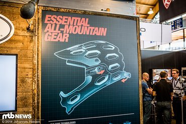 Der Super 2R ist das Highlight von Bell 2015 - der Helm kombiniert Halbschale und Fullface-Helm in einem. Der Super 2R ist das Highlight von Bell 2015 - der Helm kombiniert Halbschale und Fullface-Helm in einem.