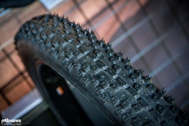 Das enge, flache Profil soll ideal auf sandigen, harten Böden oder Schnee funktionieren Das enge, flache Profil soll ideal auf sandigen, harten Böden oder Schnee funktionieren