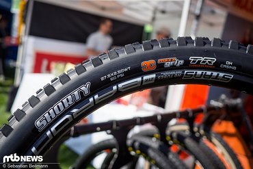 Die Reifen mit Downhill-Karkasse sind jetzt auch in einer tubeless-ready Variante erhältlich – sowohl beim Shorty ... Die Reifen mit Downhill-Karkasse sind jetzt auch in einer tubeless-ready Variante erhältlich – sowohl beim Shorty ...